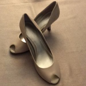 Cream Metallic  Liz Claiborne Peep Toe Heels
